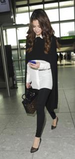 Selena Gomez feet photo thumbnail