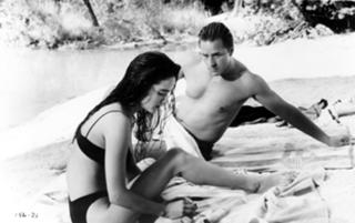 Jennifer Connelly feet photo thumbnail