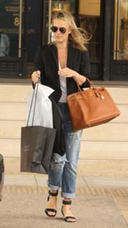 Molly Sims feet photo thumbnail