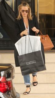 Molly Sims feet photo thumbnail