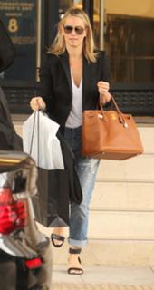 Molly Sims feet photo thumbnail