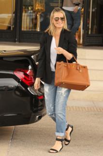 Molly Sims feet photo thumbnail