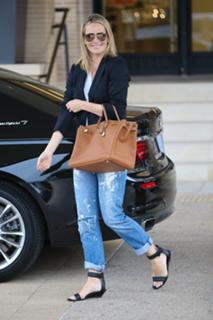 Molly Sims feet photo thumbnail