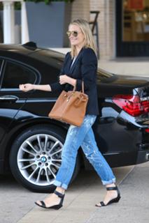 Molly Sims feet photo thumbnail