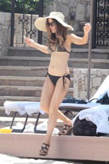 Kate Beckinsale feet photo thumbnail