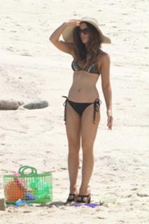 Kate Beckinsale feet photo thumbnail