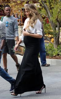 Chrissy Teigen feet photo thumbnail