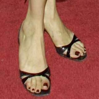 Famke Janssen feet photo thumbnail