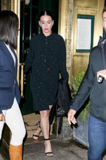 Katy Perry feet photo thumbnail