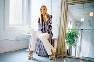 Gwyneth Paltrow feet photo thumbnail