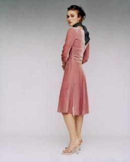 Keira Knightley feet photo thumbnail