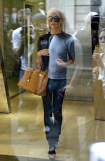 Victoria Beckham feet photo thumbnail