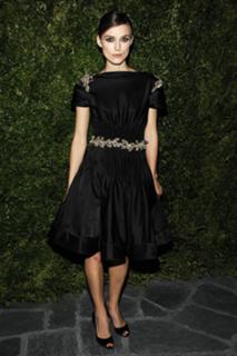 Keira Knightley feet photo thumbnail