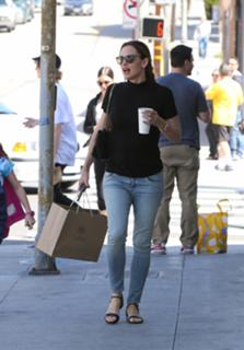 Jennifer Garner feet photo thumbnail