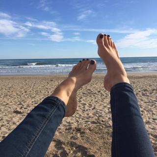 Emma Lovett feet photo thumbnail
