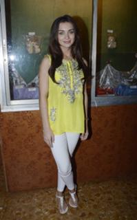 Amy Jackson feet photo thumbnail