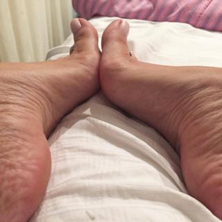Karin Klemp feet photo thumbnail
