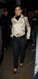 Nelly Furtado feet photo thumbnail