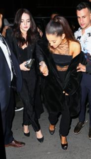 Ariana Grande feet photo thumbnail