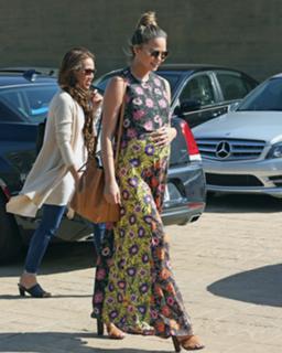 Chrissy Teigen feet photo thumbnail