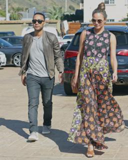 Chrissy Teigen feet photo thumbnail