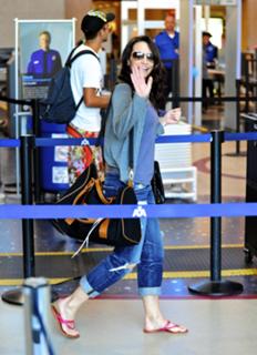 Kristin Davis feet photo thumbnail