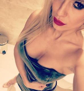 Dorota Rabczewska feet photo thumbnail