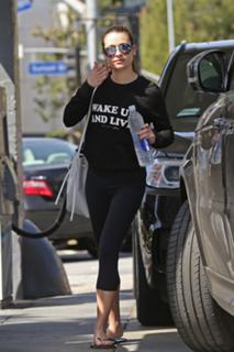 Lea Michele feet photo thumbnail