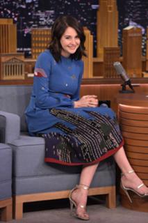 Shailene Woodley feet photo thumbnail