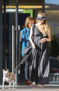 Chrissy Teigen feet photo thumbnail
