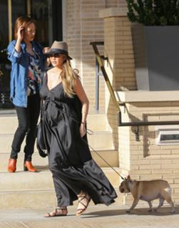 Chrissy Teigen feet photo thumbnail