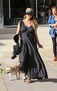 Chrissy Teigen feet photo thumbnail