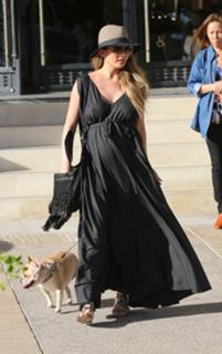 Chrissy Teigen feet photo thumbnail