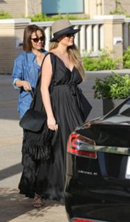 Chrissy Teigen feet photo thumbnail