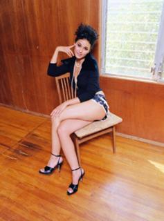 Emmanuelle Chriqui feet photo thumbnail