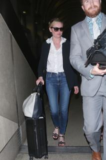 Kirsten Dunst feet photo thumbnail