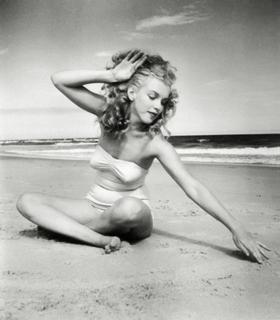 Marilyn Monroe feet photo thumbnail
