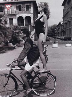 Claudia Schiffer feet photo thumbnail