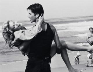 Claudia Schiffer feet photo thumbnail