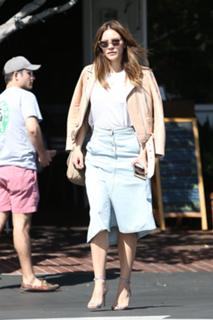 Katharine McPhee feet photo thumbnail