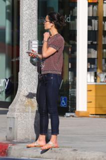 Jordana Brewster feet photo thumbnail