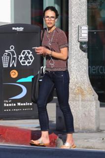 Jordana Brewster feet photo thumbnail