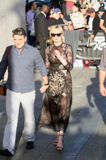 Kirsten Dunst feet photo thumbnail