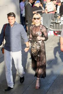 Kirsten Dunst feet photo thumbnail