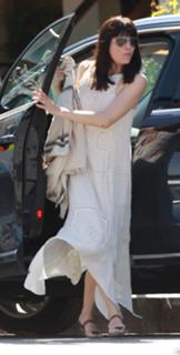 Selma Blair feet photo thumbnail