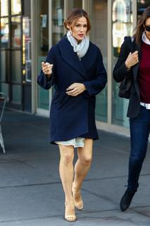 Jennifer Garner feet photo thumbnail