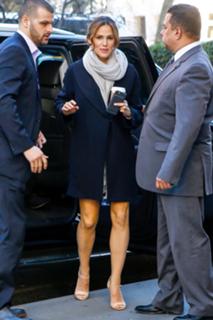 Jennifer Garner feet photo thumbnail