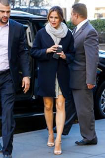 Jennifer Garner feet photo thumbnail