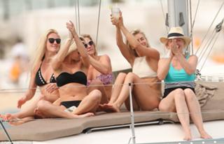 Julianne Hough feet photo thumbnail