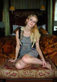 Mischa Barton feet photo thumbnail